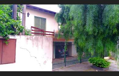 Imagem 2: Sobrado + 3 edículas central