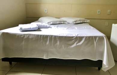 Imagem 6: Quarto com cama de casal