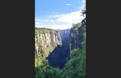 Imagem 2: Terreno vista cânions e próximo a cidade