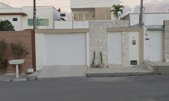 Imagem 6: Casa com pé direito duplo, mezanino, com 183m2 de área construída e terreno com 225m2