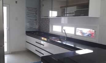 Imagem 5: Casa com pé direito duplo, mezanino, com 183m2 de área construída e terreno com 225m2