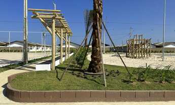 Imagem 7: Casa com 2 quartos, sala, cozinha, 1 banheiro social, área de serviço, solta em um dos lad