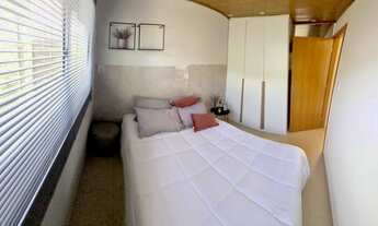 Imagem 5: Casa com 2 quartos, sala, cozinha, 1 banheiro social, área de serviço, solta em um dos lad