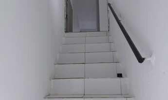 Imagem 4: Casa a venda com dois pavimentos: 1° andar: com sala, cozinha, banheiro, 2/4, área de