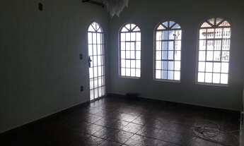 Imagem 6: Casa 3 quartos, sendo 2 suítes, toda na Laje em ótimo estado, com localização privilegiada