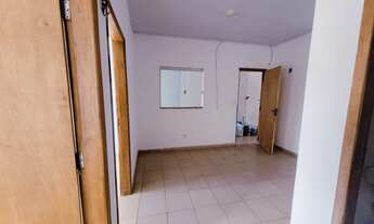 Imagem 3: Se você está em busca de um lar aconchegante e cheio de charme, este apartamento no bairro