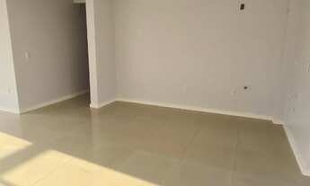 Imagem 6: O imóvel está localizado em Laguna, SC, no bairro Mar Grosso, em uma rua tranquila. Com 3