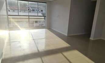 Imagem 2: O imóvel está localizado em Laguna, SC, no bairro Mar Grosso, em uma rua tranquila. Com 3