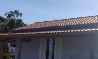 Imagem 2: Localizada em Laguna, no bairro Bananal, próximo a lagoa e ponte Anita Garibaldi, esta cas