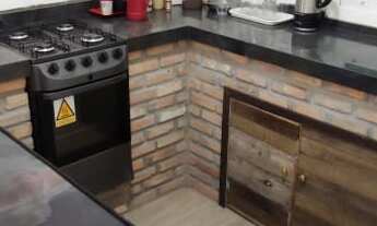 Imagem 6: Localizada em Laguna, no bairro Bananal, próximo a lagoa e ponte Anita Garibaldi, esta cas