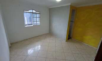 Imagem 7: Apto na BR 020 na área comercial do condomínio Parque Colorado. 1° andar com varanda em L