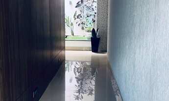 Imagem 2: 02 quartos 01 suíte 02 banheiros 02 vagas Terceiro andar Prédio com elevador Varanda