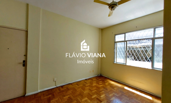 Imagem 2: Apartamento aconchegante com 2 quartos, banheiro social, cozinha com armários planejados e