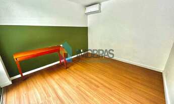 Imagem 5: Imóvel residencial de luxo, apartamento com 140 m² de área total. Localizado em uma posiçã