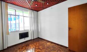 Imagem 6: Quot;Amplo apartamento 3 quartos com planta lateral configurada em sala de estar com uma