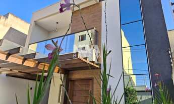 Imagem 2: Casa Duplex na região de Colina de 4 quartos (2 suítes) com closet e 220m²!