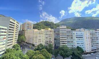 Imagem 1: CasaNova in Rio vende: Espetacular apartamento em Copacabana, Posto 5, composto de: Salão