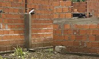 Imagem: Terreno 30x12 com construção iniciada