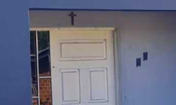 Imagem: Casa com 3 dormitórios, 2 banheiros, sala