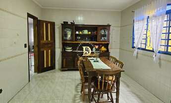 Imagem 2: Casa - Bom Retiro - SJCampos - 03 Dormitórios (01 Suíte) - 355m²