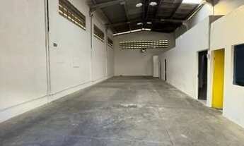 Imagem 2: GALPÃO EM BOA VIAGEM (200 M²) + ÁREA EXTERNA