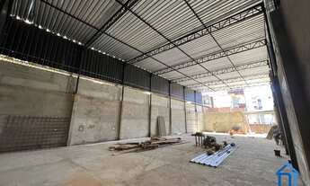 Imagem 3: Galpão Novo com 340m² – Pé-direito Alto e Layout Funcional