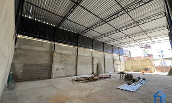 Imagem 4: Galpão Novo com 340m² – Pé-direito Alto e Layout Funcional