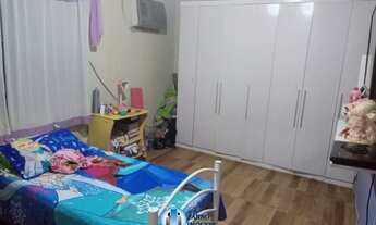 Imagem 4: Casa com quintal e piscina