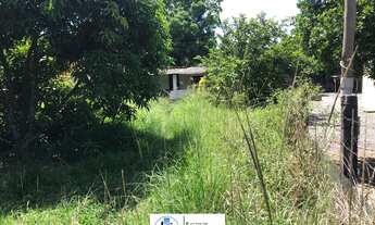 Imagem: Terreno com uma casa em construção