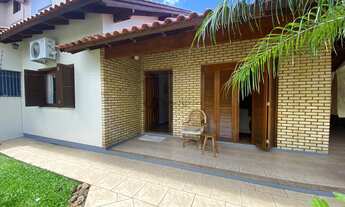 Imagem: Casa à venda AMPLA e MUITO BEM LOCALIZADA!