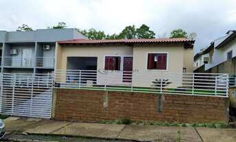 Imagem: Ampla casa com pátio e piscina na João