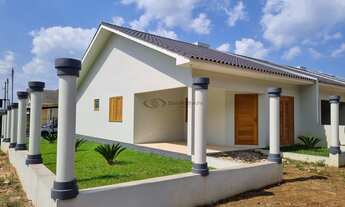 Imagem: Belo geminado de esquina na Linha Santa