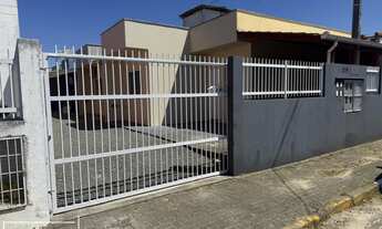 Imagem: Casa geminada em condomínio em Balneário