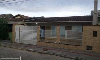 Imagem: Casa no centro de Balneário Piçarras SC