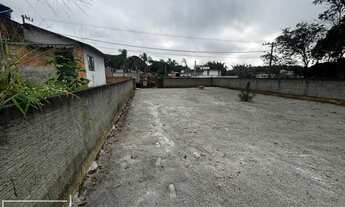 Imagem 2: Terreno pronto para construir todo murado