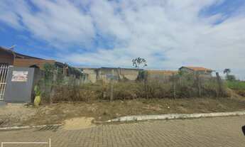 Imagem 1: Terreno pronto para construir