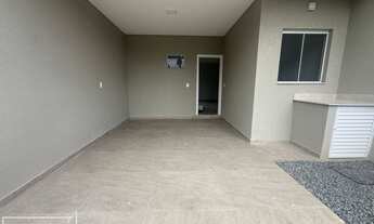 Imagem 4: Sobrado geminado no centro de Balneário Piçarras SC