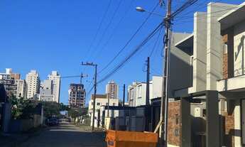 Imagem 6: Sobrado geminado proximo do mar