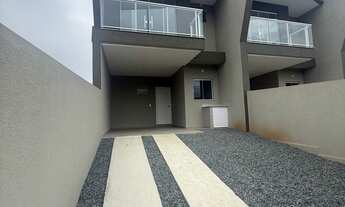 Imagem 7: Sobrado geminado no centro de Balneário Piçarras SC