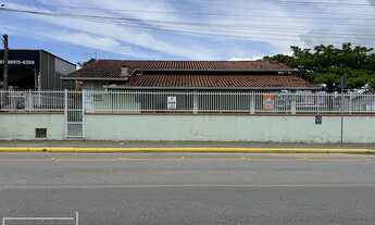 Imagem: Casa de esquina mobília a venda Balneário