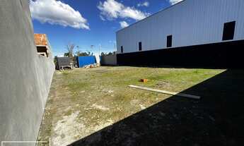 Imagem: Terreno pronto para construir em rua calcada