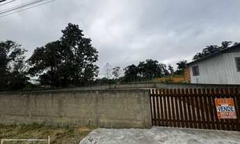 Imagem: Terreno pronto para construir todo murado