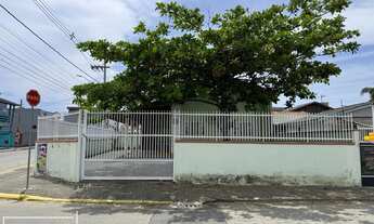 Imagem 7: Casa de esquina mobília a venda Balneário Piçarras SC