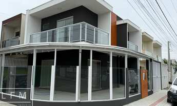 Imagem: Casa geminada de esquina em Balneário Piçarras