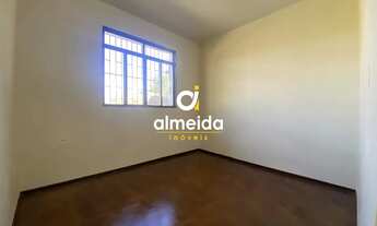 Imagem 7: Ampla casa com 4 quartos e espaçoso pátio