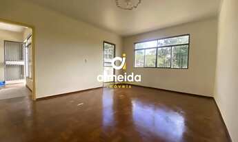 Imagem 3: Ampla casa com 4 quartos e espaçoso pátio