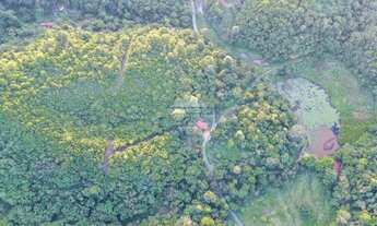 Imagem 5: Casa com 250 m² de área construída com 04 amplas suítes, piscina e mezanino, dis