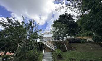 Imagem 2: Sítio em meio a floresta projetada pelo arquiteto Fausto Nilo em Pacoti/CE