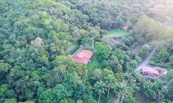 Imagem 6: Casa com 250 m² de área construída com 04 amplas suítes, piscina e mezanino, dis