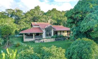 Imagem 2: Casa com 250 m² de área construída com 04 amplas suítes, piscina e mezanino, dis